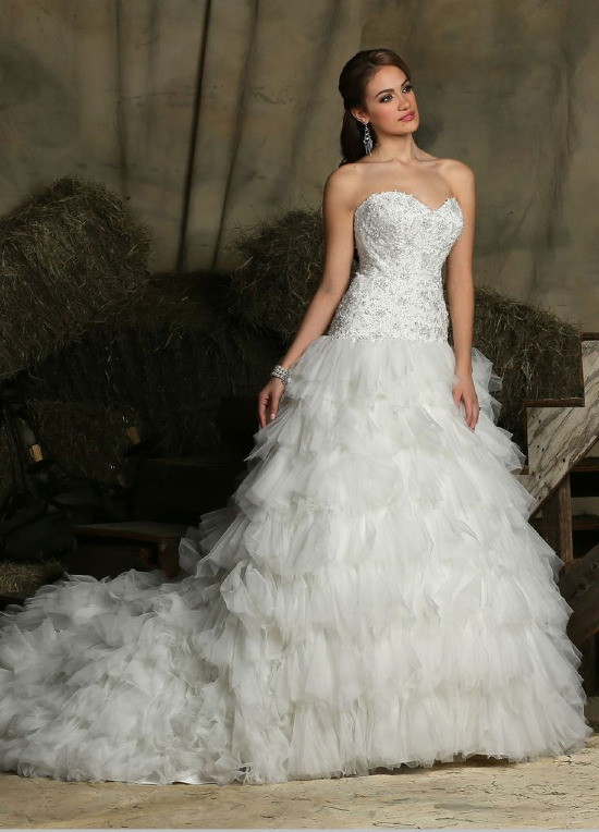 Fluffy fit and flare wedding dress from Davinci Bridal @weddingchicks