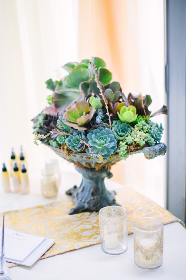 elegant-gold-and-black-wedding