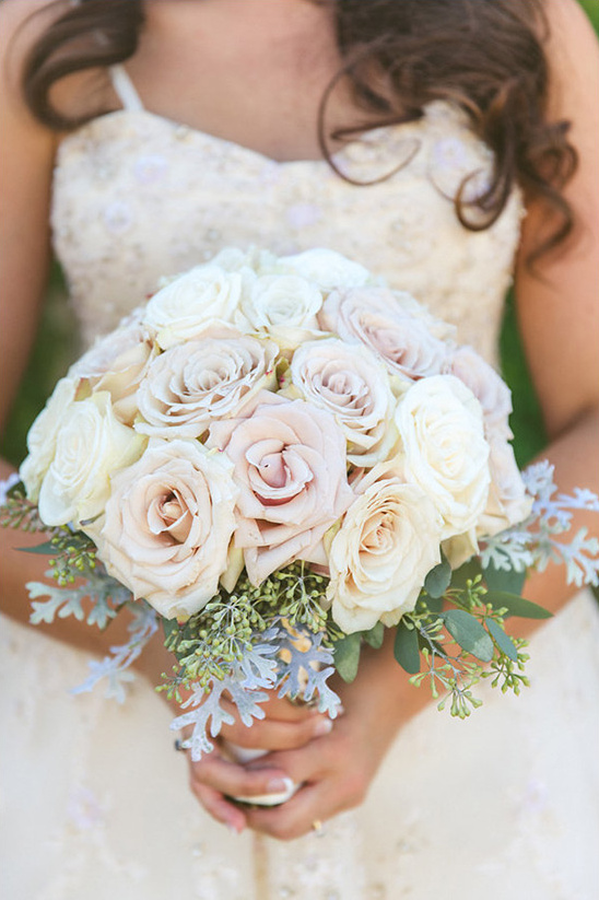 light blush and white rose bouquet @weddingchicks