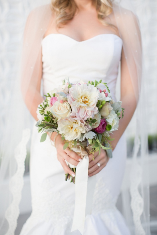 gold-and-navy-wedding