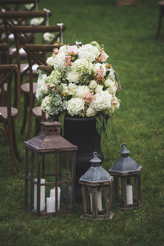 lantern and floral ceremony decor @weddingchicks