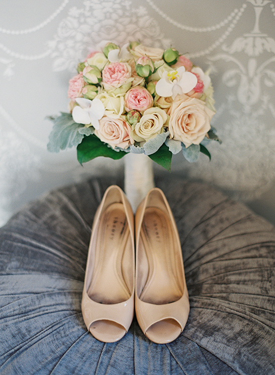 nude wedding shoes @weddingchicks