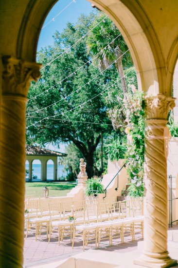 romantic-culture-embracing-wedding