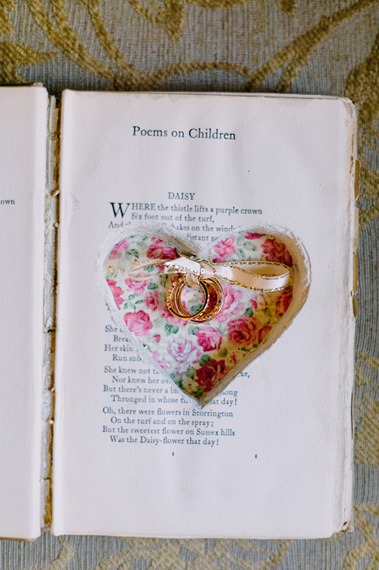 vintage book ring pillow @weddingchicks