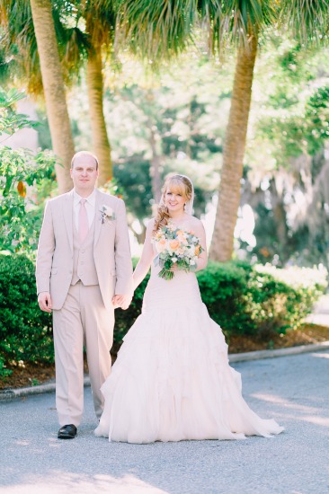 romantic-culture-embracing-wedding