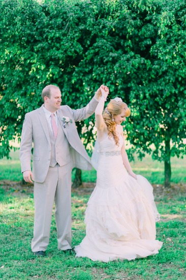 romantic-culture-embracing-wedding