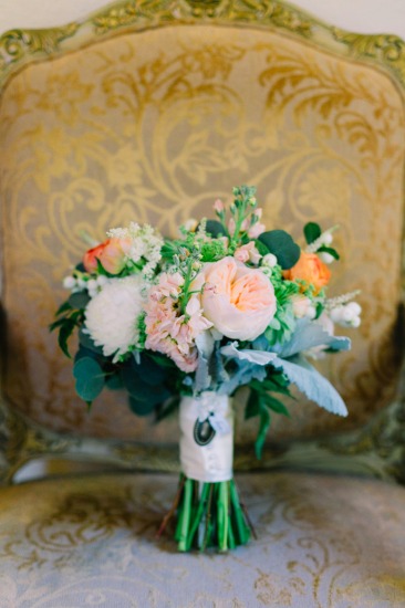 romantic-culture-embracing-wedding