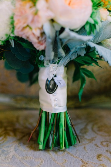 romantic-culture-embracing-wedding