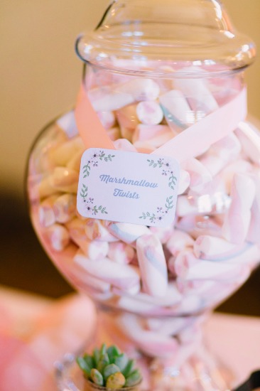 romantic-culture-embracing-wedding