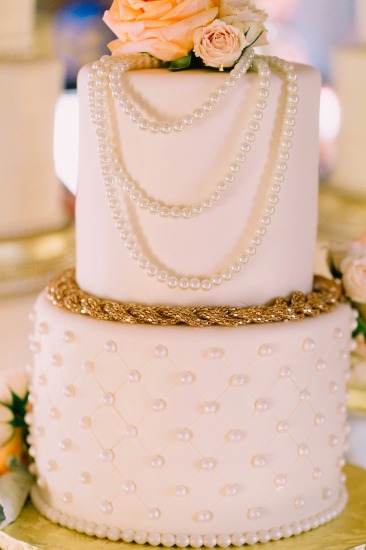 romantic-culture-embracing-wedding