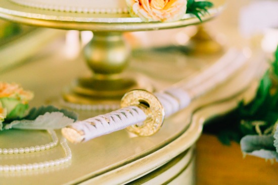 romantic-culture-embracing-wedding