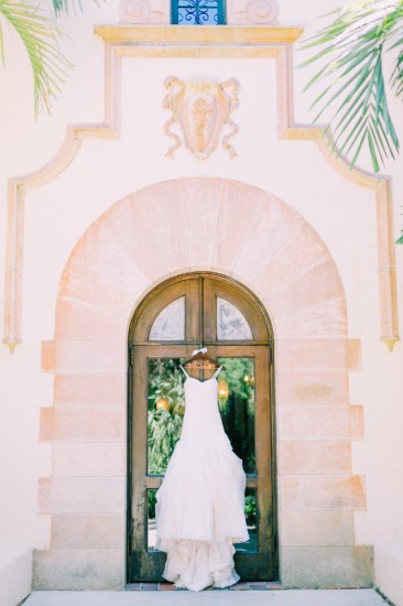 romantic-culture-embracing-wedding