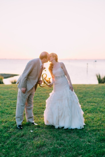 romantic-culture-embracing-wedding