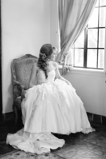 romantic-culture-embracing-wedding