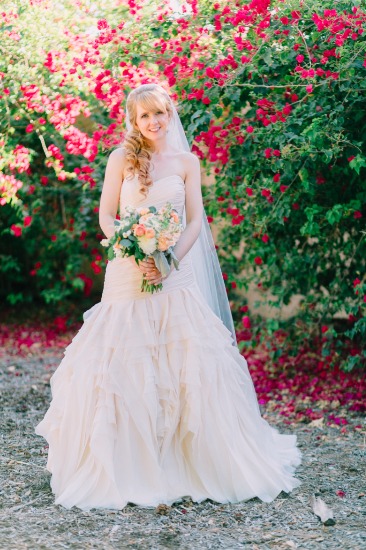 romantic-culture-embracing-wedding