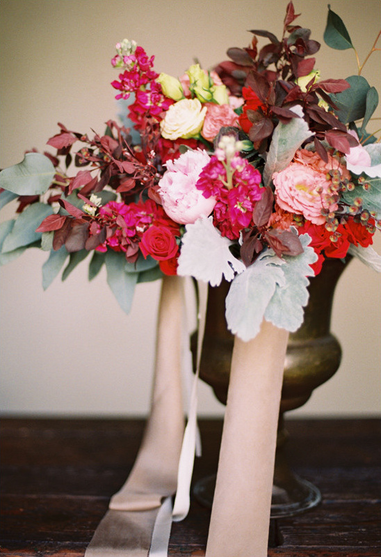 romantic red and pink bouquet @weddingchicks