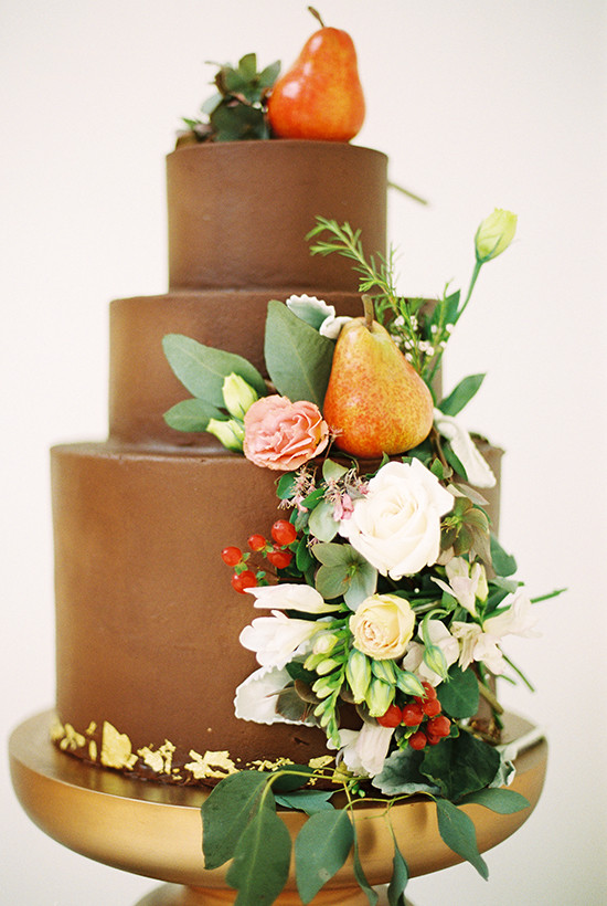 chocolate wedding cake @weddingchicks