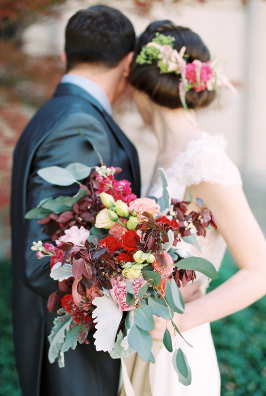 bouquet by Flowers to the People @weddingchicks