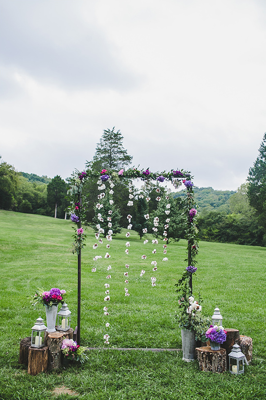 floral wedding arch details @weddingchicks
