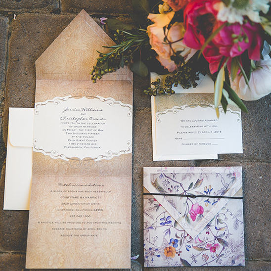 floral invitation suite design @weddingchicks