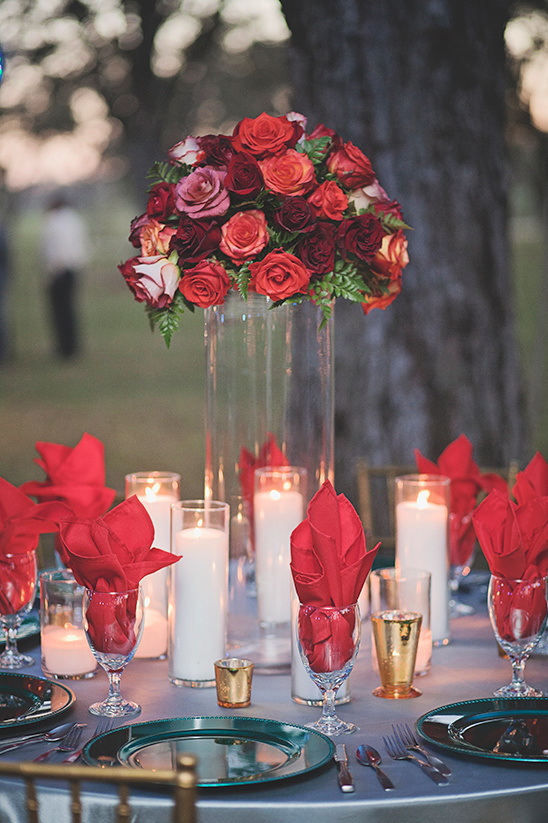 red rose centerpiece @weddingchicks