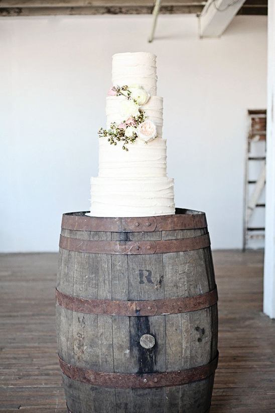 15-whiskey-barrel-wedding-ideas