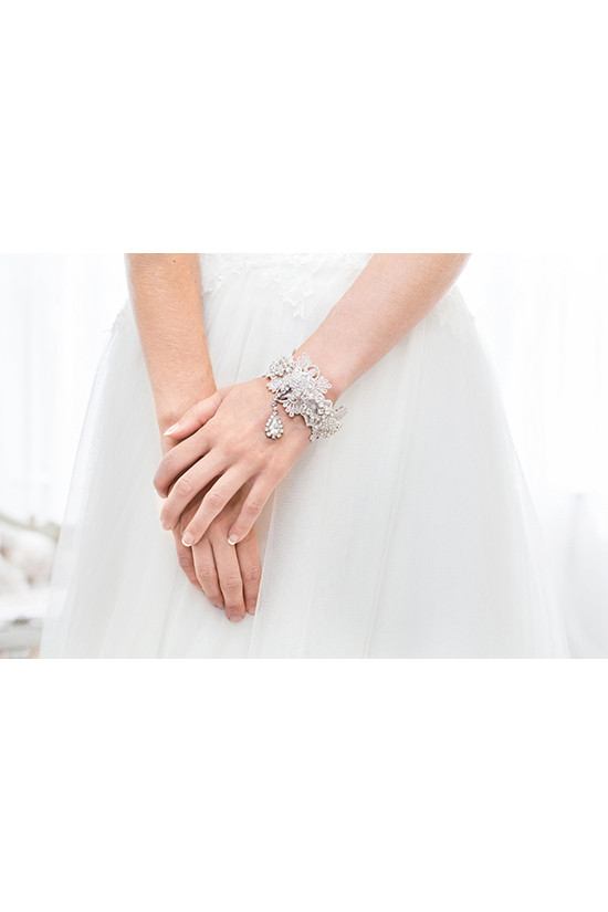 cloe-noel-designs-wedding-accessories