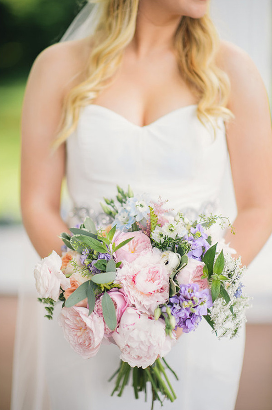 peony and garden rose wedding bouquet @weddingchicks