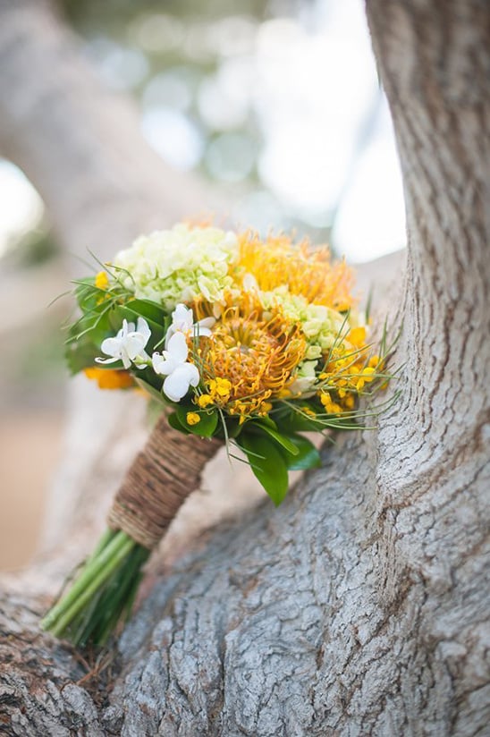 yellow and orange wedding bouquet @weddingchicks