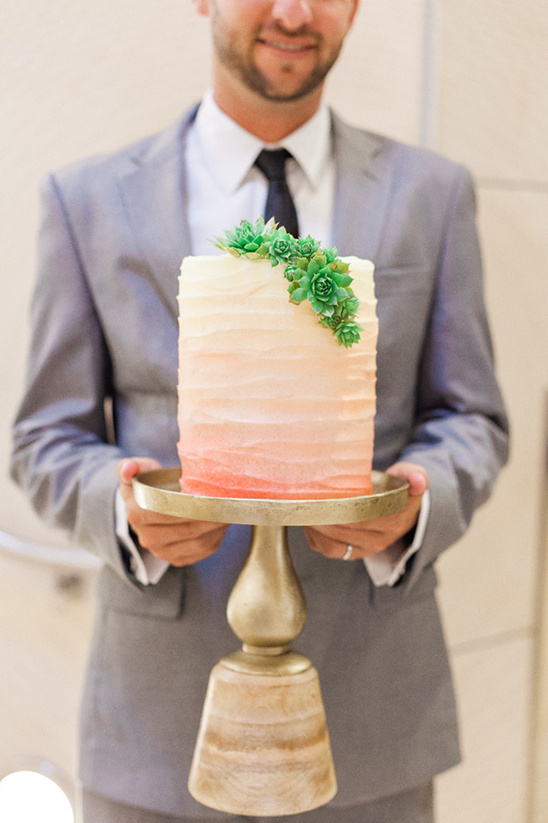 peach ombre wedding cake @weddingchicks