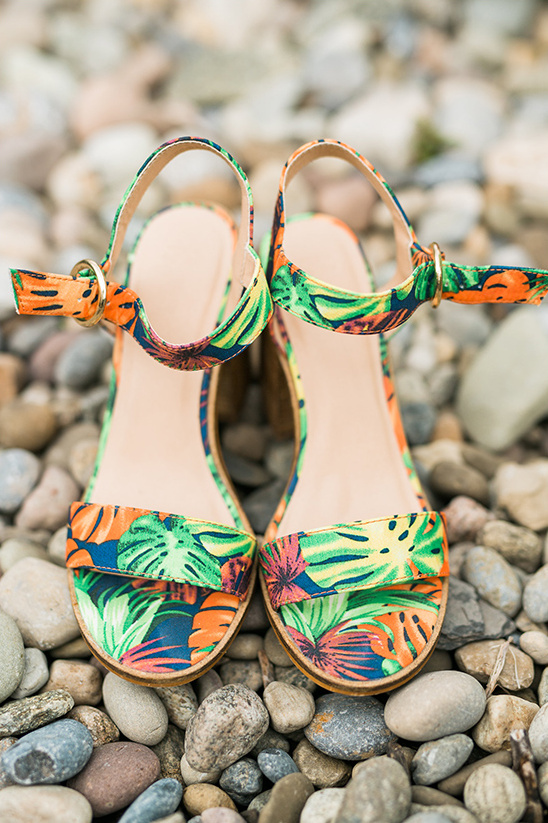 tropical wedding shoes @weddingchicks