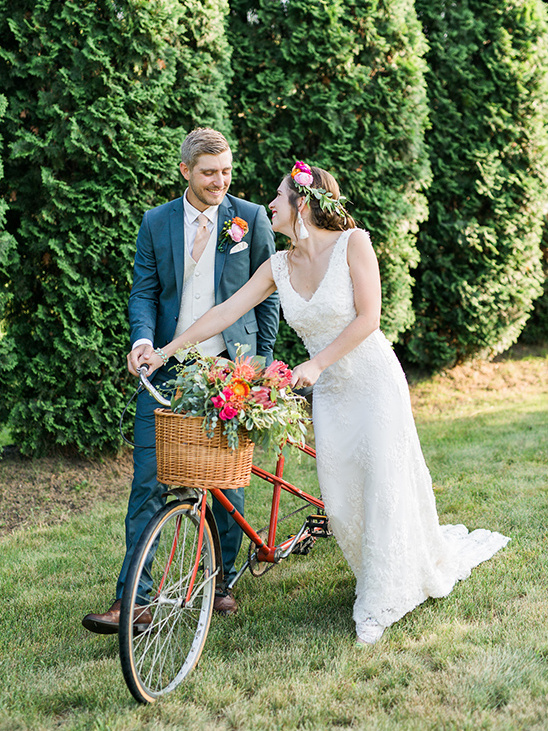 vintage tandem bike wedding transportation @weddingchicks