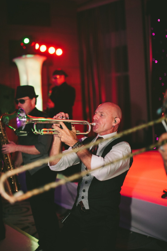 elegant-and-modern-white-wedding