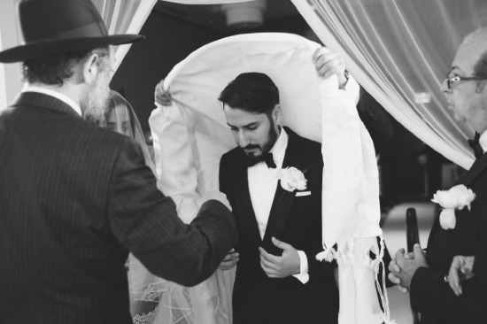 elegant-and-modern-white-wedding