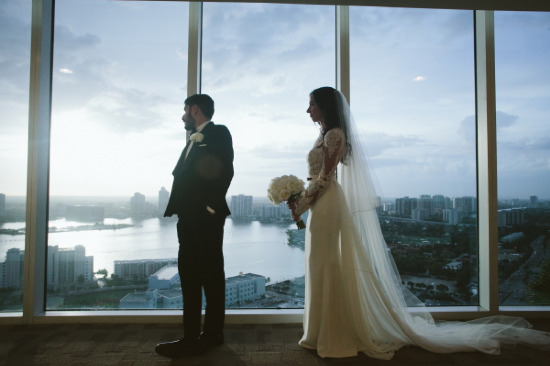elegant-and-modern-white-wedding