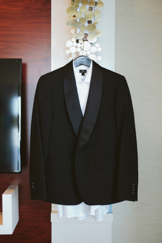 elegant-and-modern-white-wedding