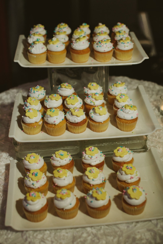 elegant-and-modern-white-wedding