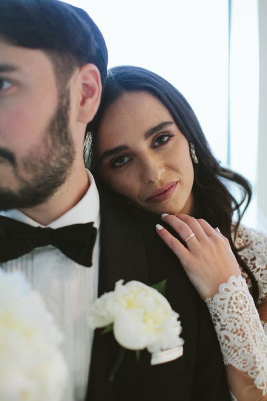 elegant-and-modern-white-wedding