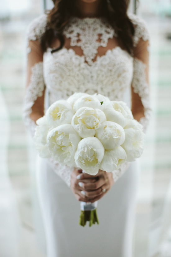 elegant-and-modern-white-wedding