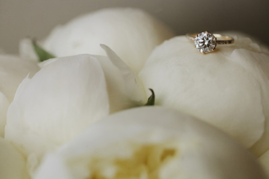 elegant-and-modern-white-wedding