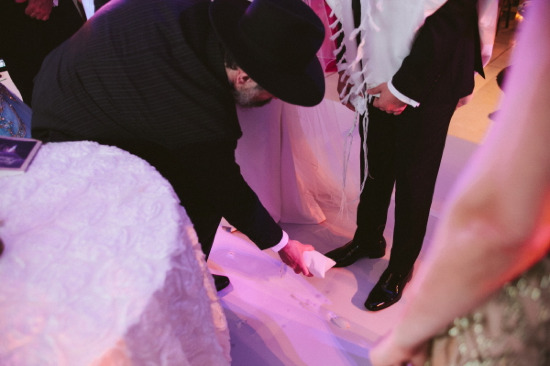 elegant-and-modern-white-wedding