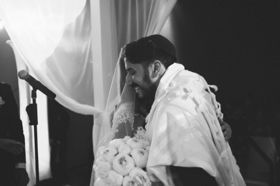 elegant-and-modern-white-wedding