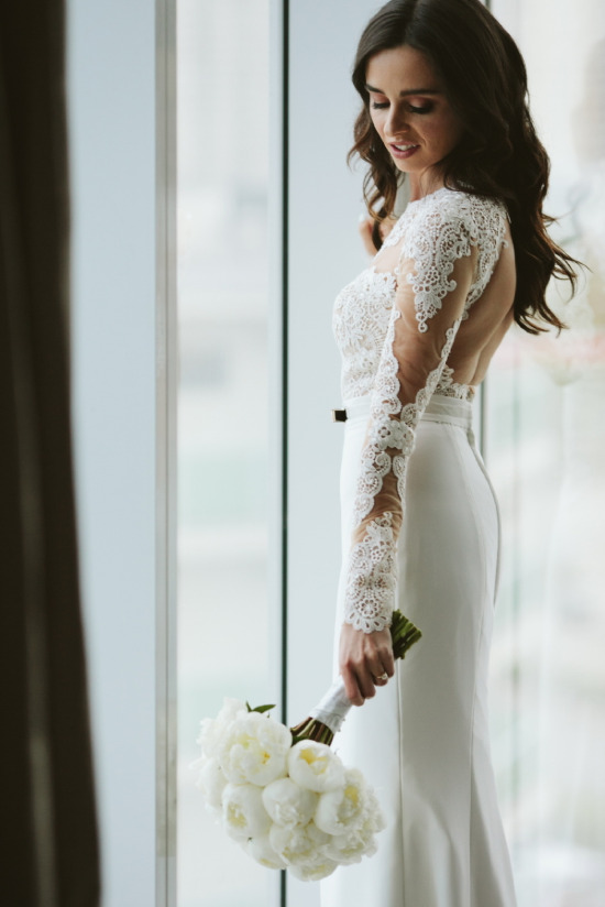 elegant-and-modern-white-wedding