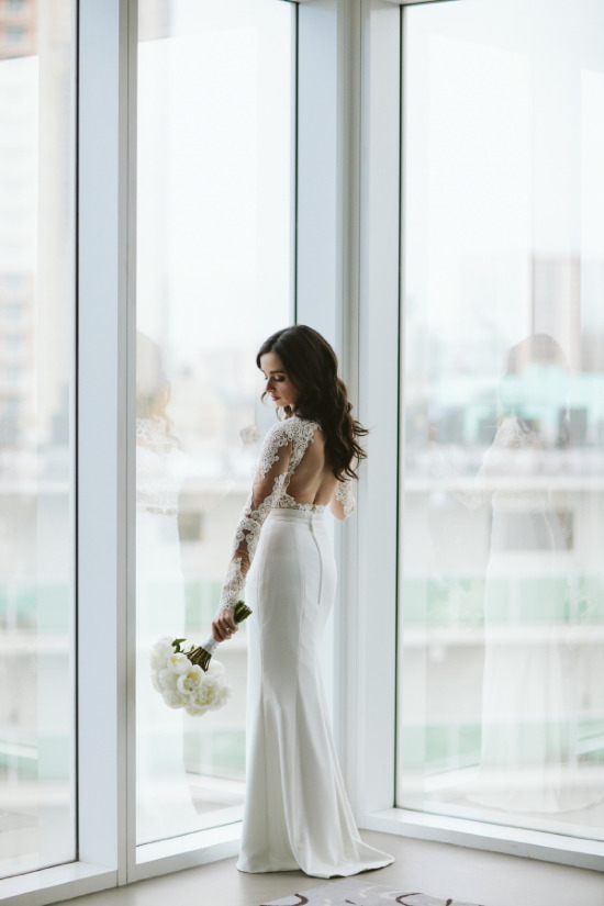 elegant-and-modern-white-wedding