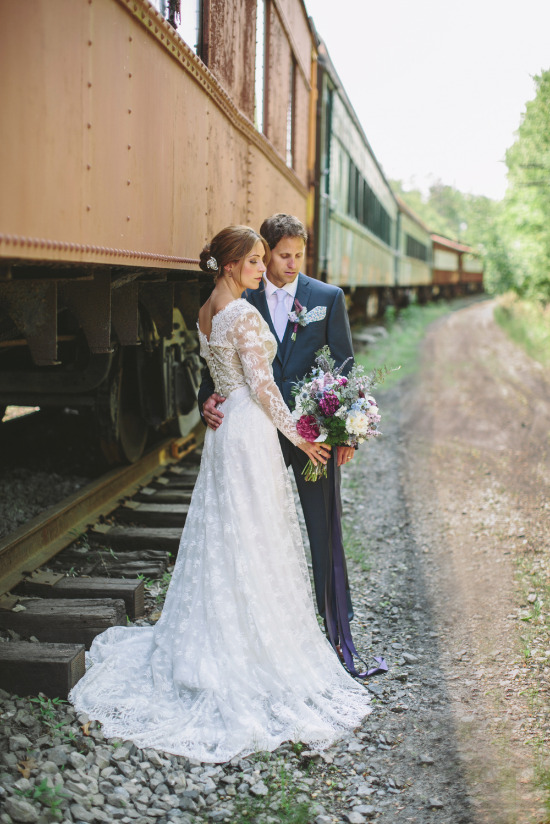 elegant-purple-and-navy-wedding