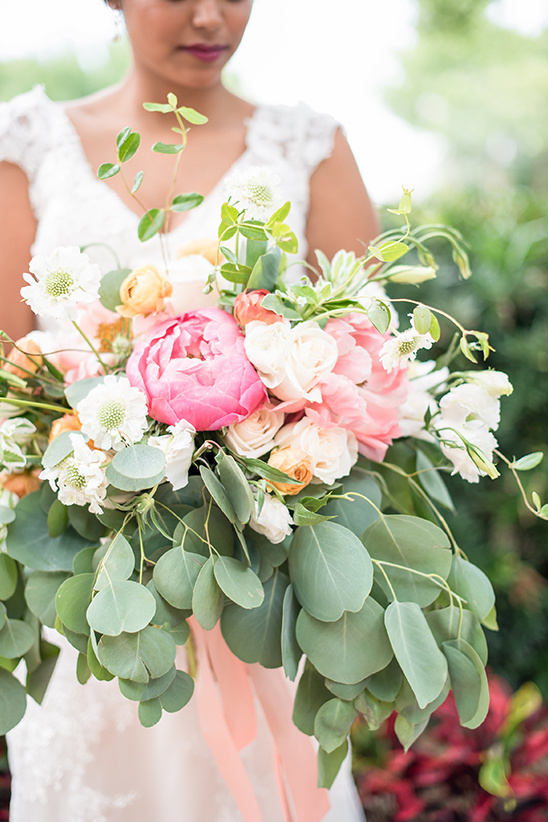 blush and peach bouquet @weddingchicks