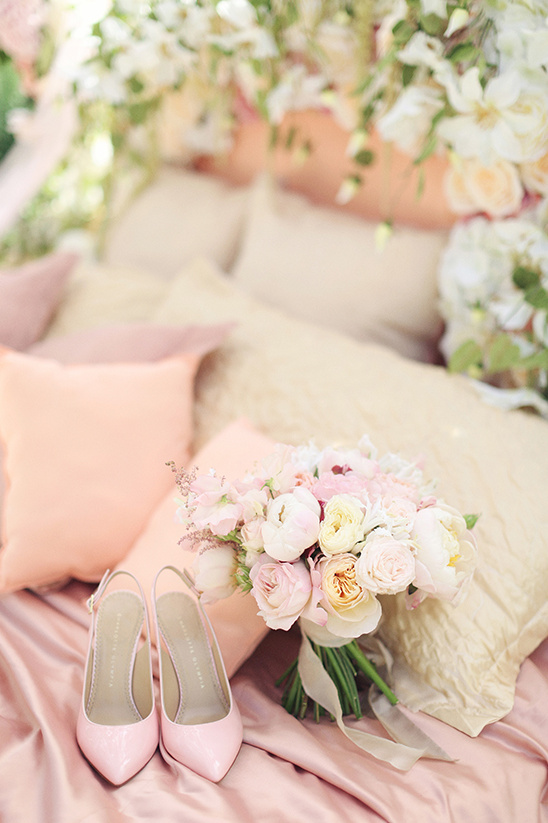 pink wedding shoes @weddingchicks