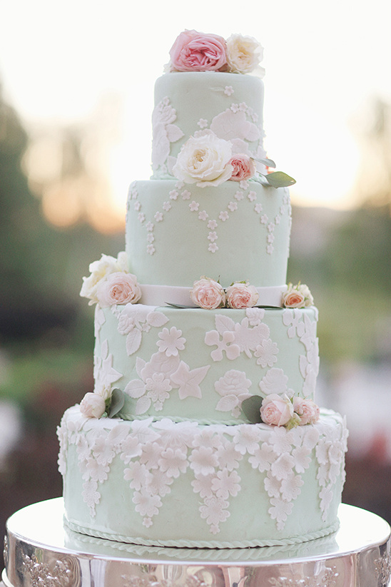 blue wedding cake @weddingchicks