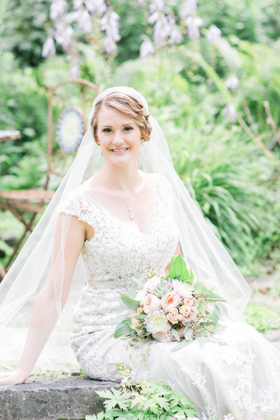 pastel-peach-vintage-wedding