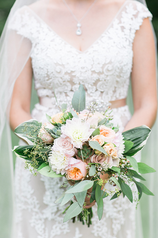 pastel bridal bouquet @weddingchicks